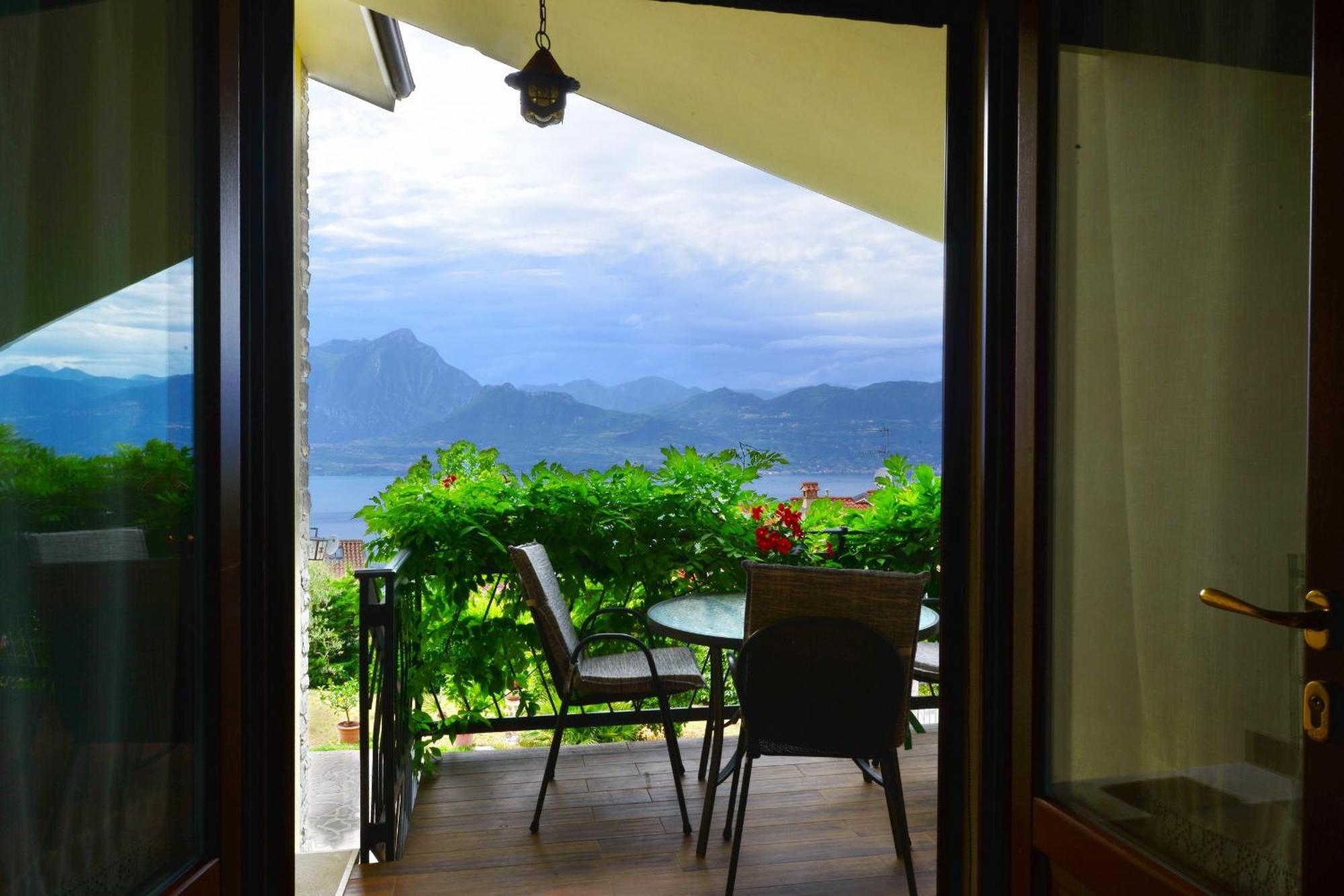 Bed And Breakfast Due Leoni Torri Del Benaco Esterno foto