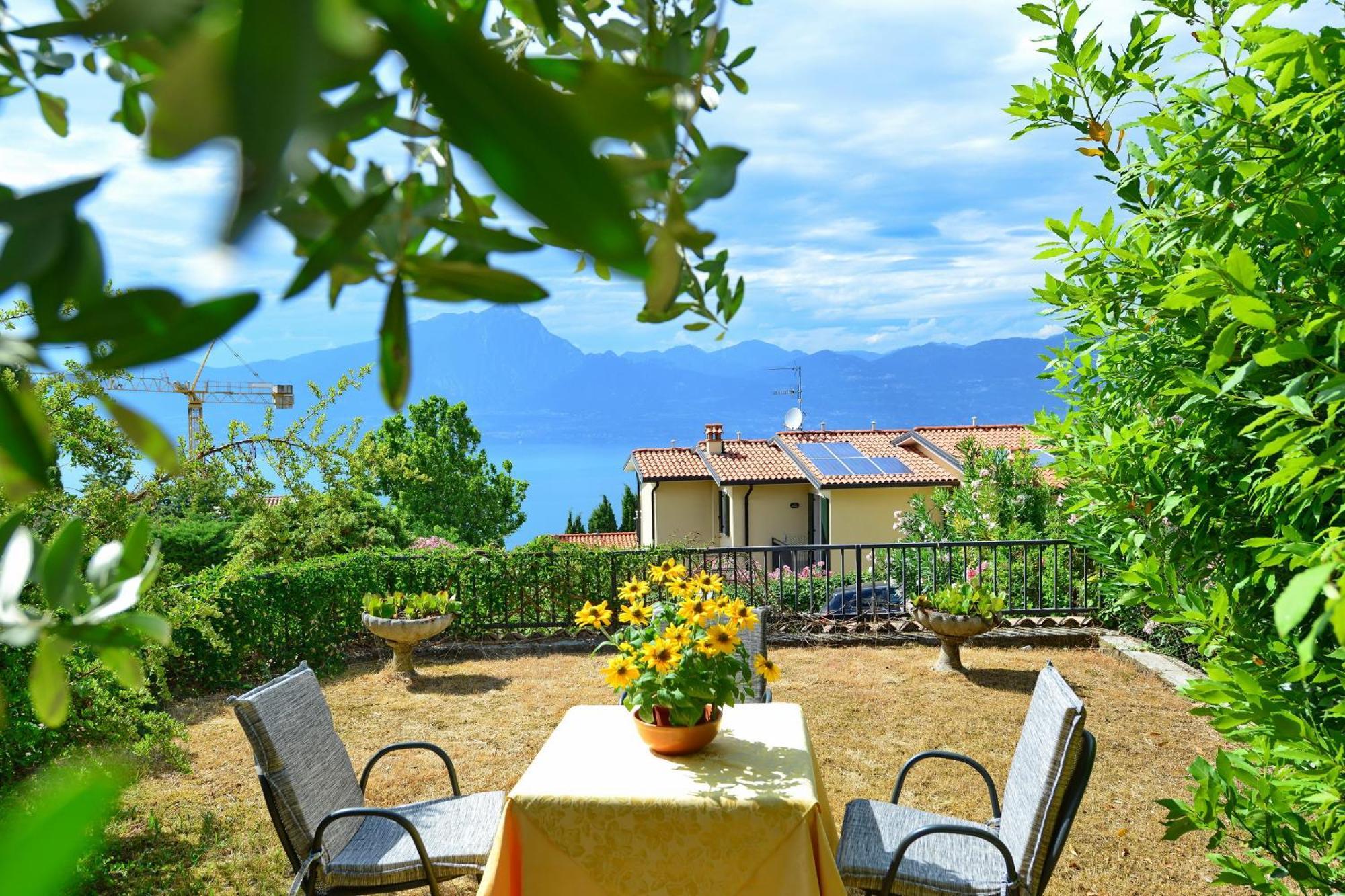 Bed And Breakfast Due Leoni Torri Del Benaco Esterno foto